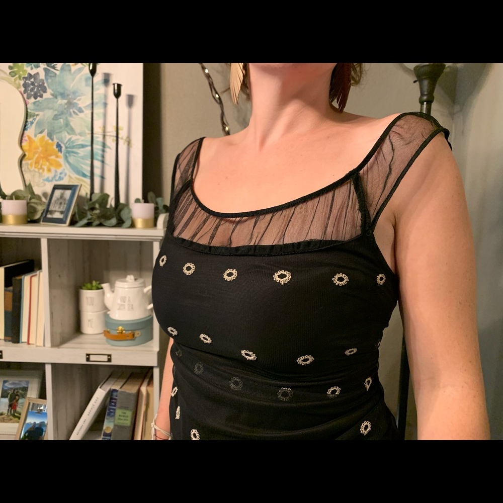 Rare find 🌻 Beautiful black, scoop neck, delicate embroidered details dress